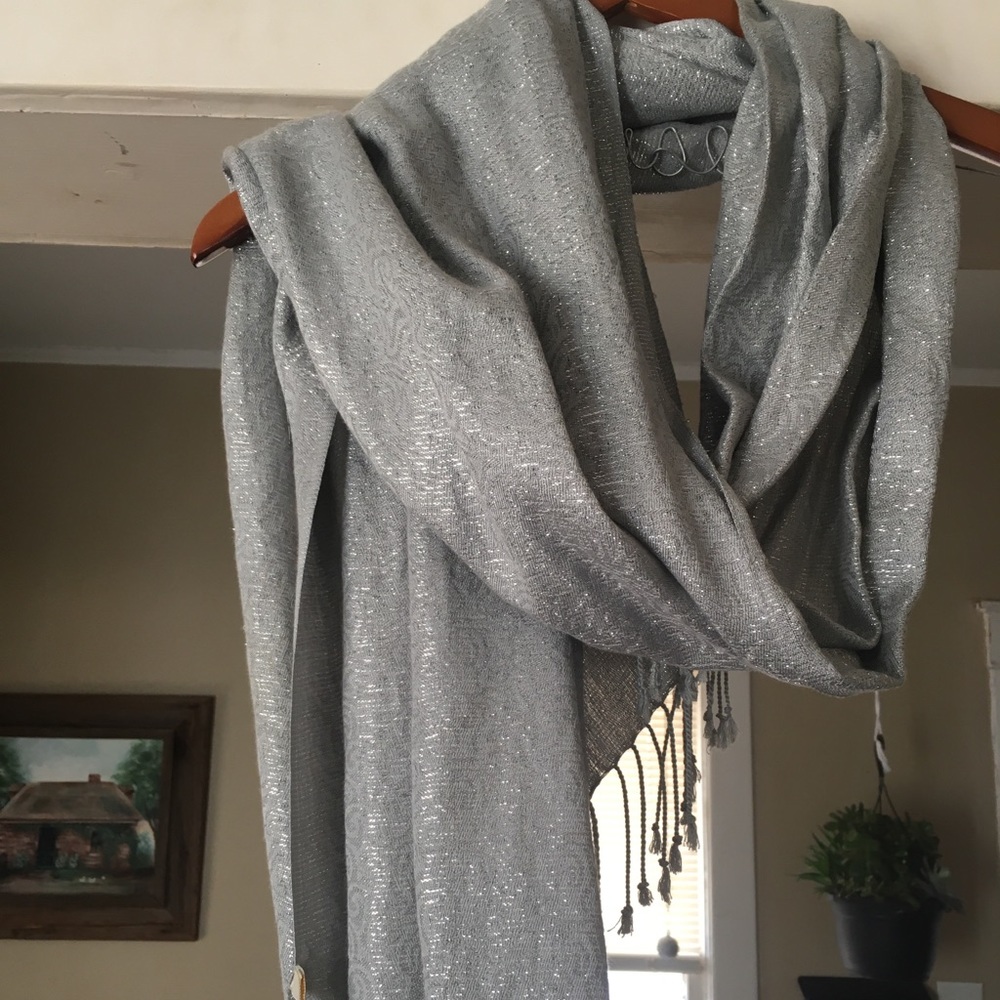 Shiny scarf